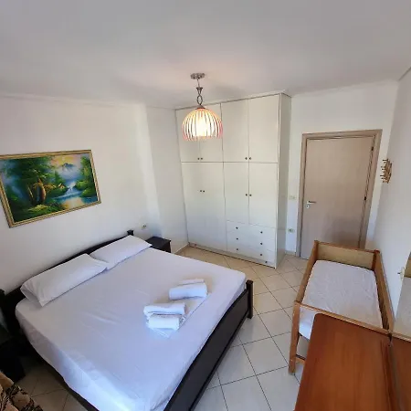 Center 1 Apartment *